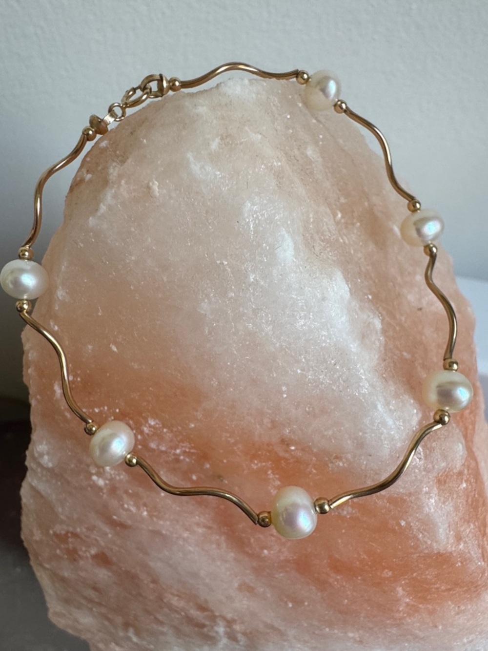 585 14k women’s gold & pearl wavy station 7 1/2” bracelet